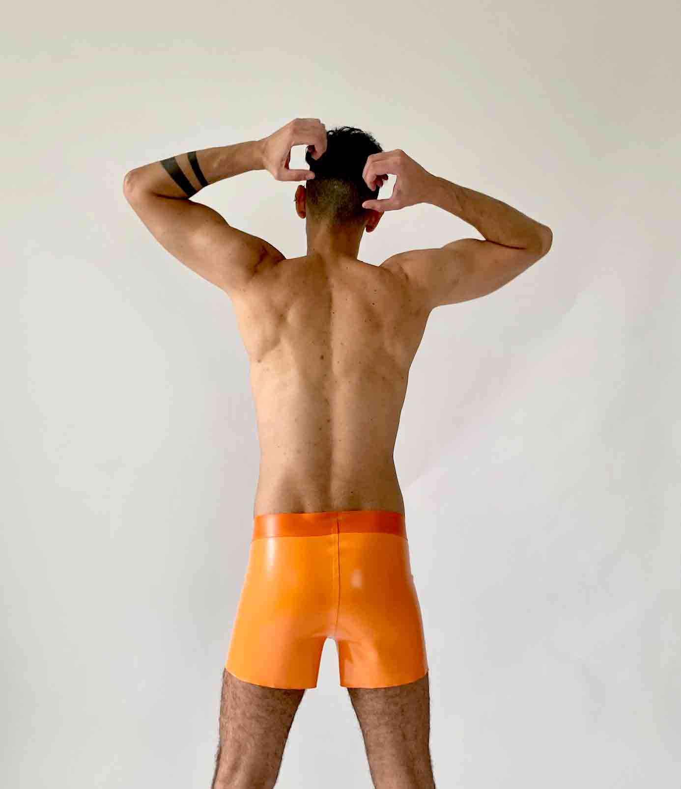 Basic men latex hotpants with lettering & sporty rubber logo