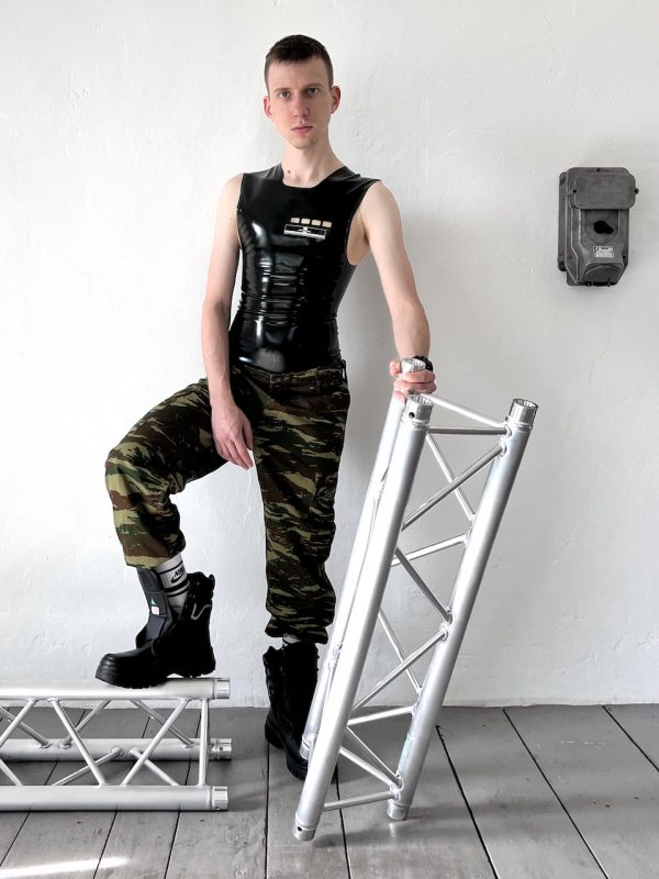 Rubber Sleeveless - Российский гомосексуал - schwarz mit transparenten Details auf Brust und Rücken - fight for freedom